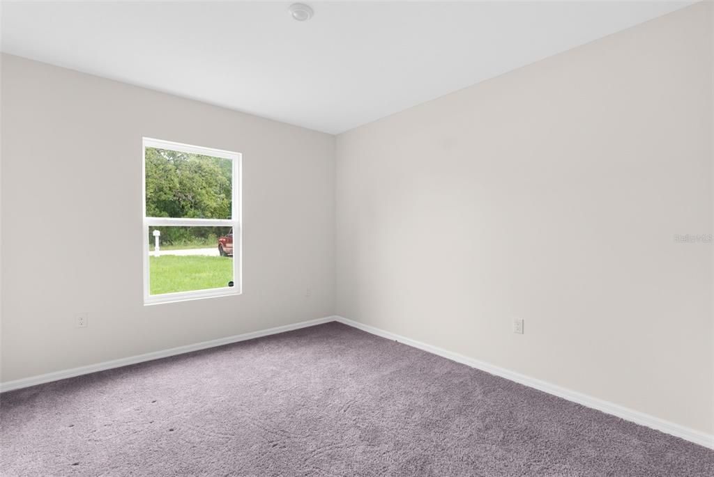 合同活跃: $324,900 (4 贝兹, 2 浴室, 1867 平方英尺)