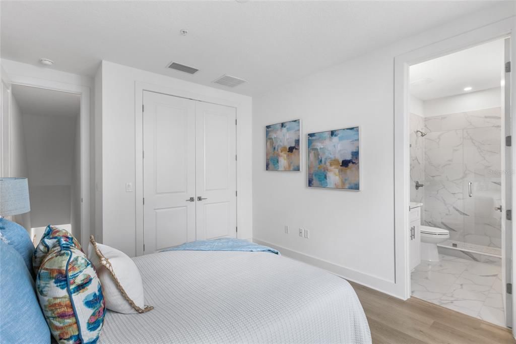 En Renta: $5,650 (3 camas, 3 baños, 2280 Pies cuadrados)