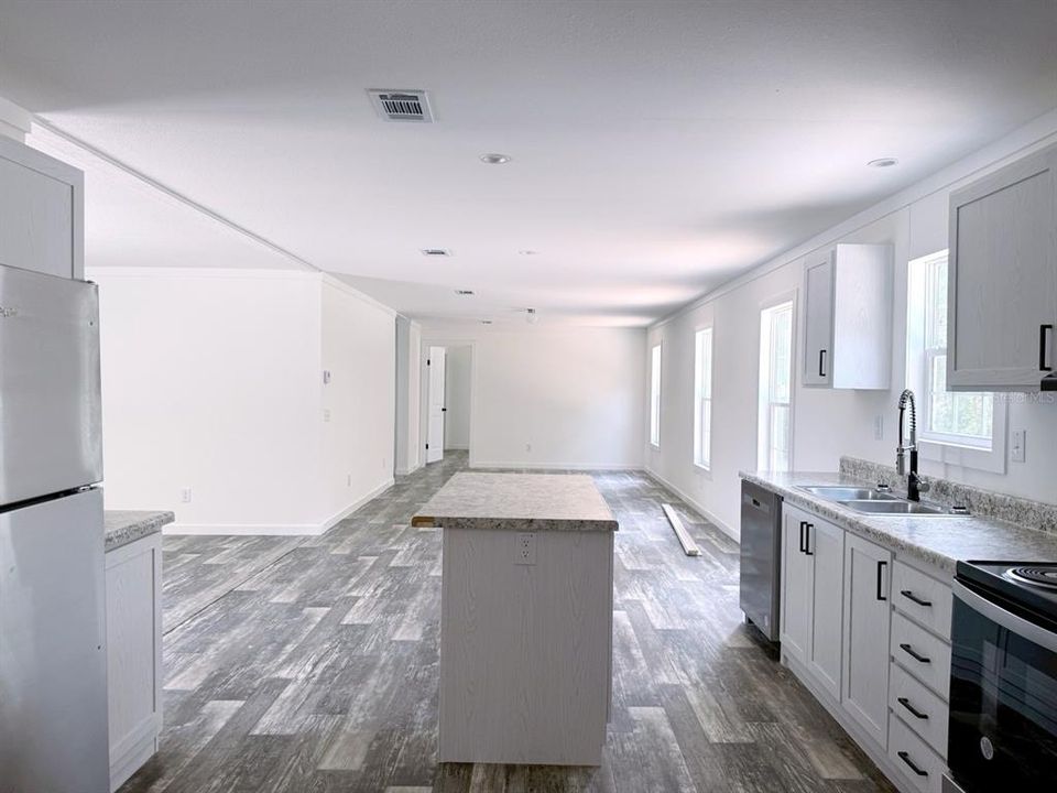 For Sale: $224,900 (4 beds, 2 baths, 1813 Square Feet)