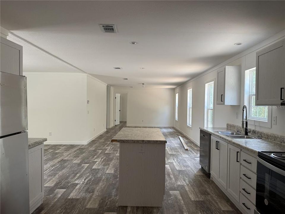 For Sale: $224,900 (4 beds, 2 baths, 1813 Square Feet)