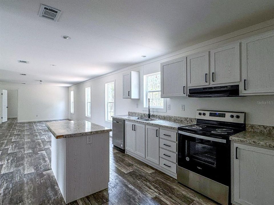 For Sale: $224,900 (4 beds, 2 baths, 1813 Square Feet)