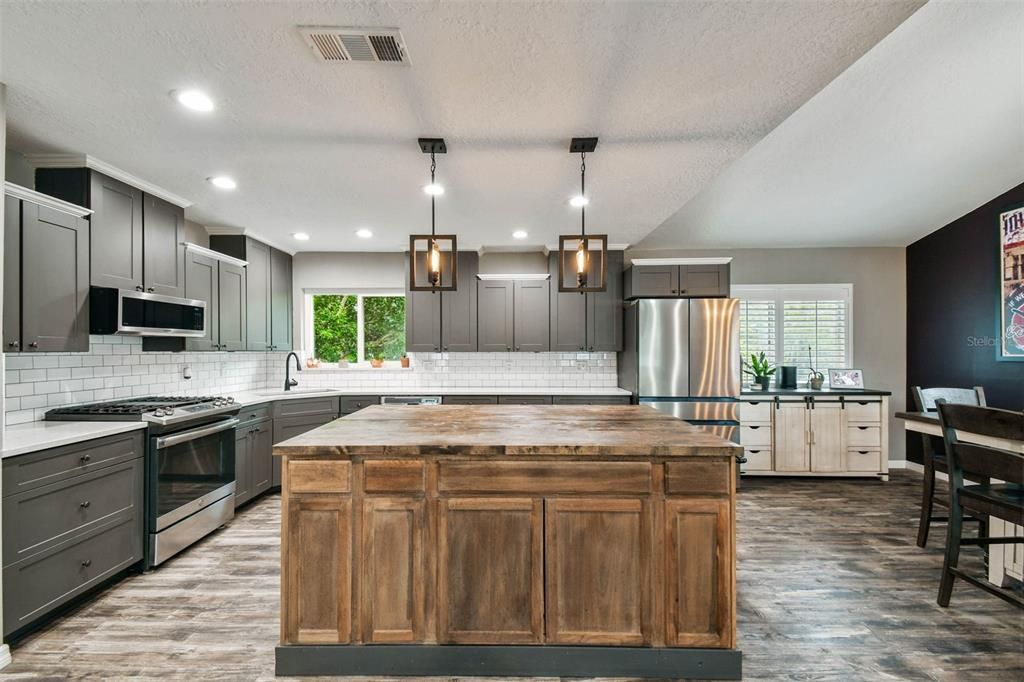 На продажу: $575,000 (4 спален, 2 ванн, 2413 Квадратных фут)