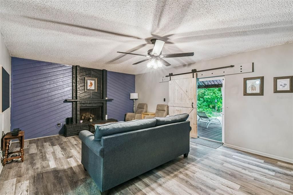 На продажу: $575,000 (4 спален, 2 ванн, 2413 Квадратных фут)