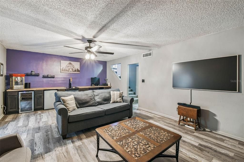 На продажу: $575,000 (4 спален, 2 ванн, 2413 Квадратных фут)