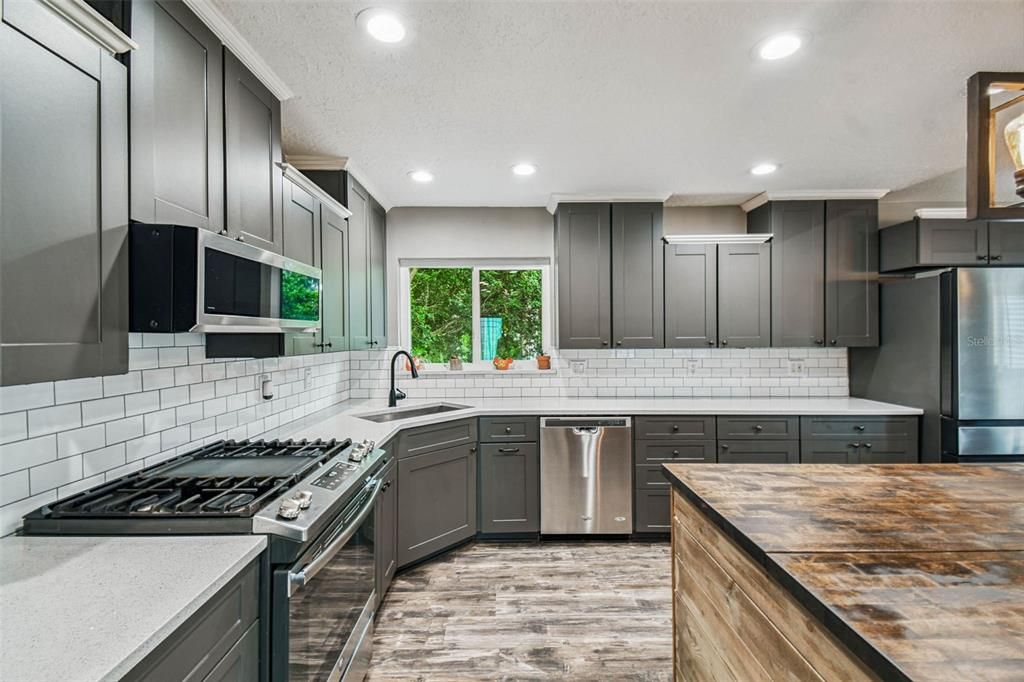 На продажу: $575,000 (4 спален, 2 ванн, 2413 Квадратных фут)