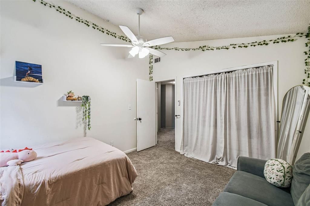 На продажу: $575,000 (4 спален, 2 ванн, 2413 Квадратных фут)