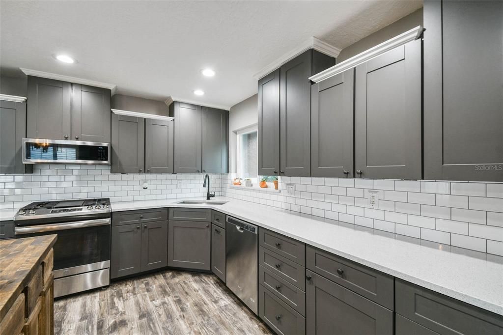 На продажу: $575,000 (4 спален, 2 ванн, 2413 Квадратных фут)