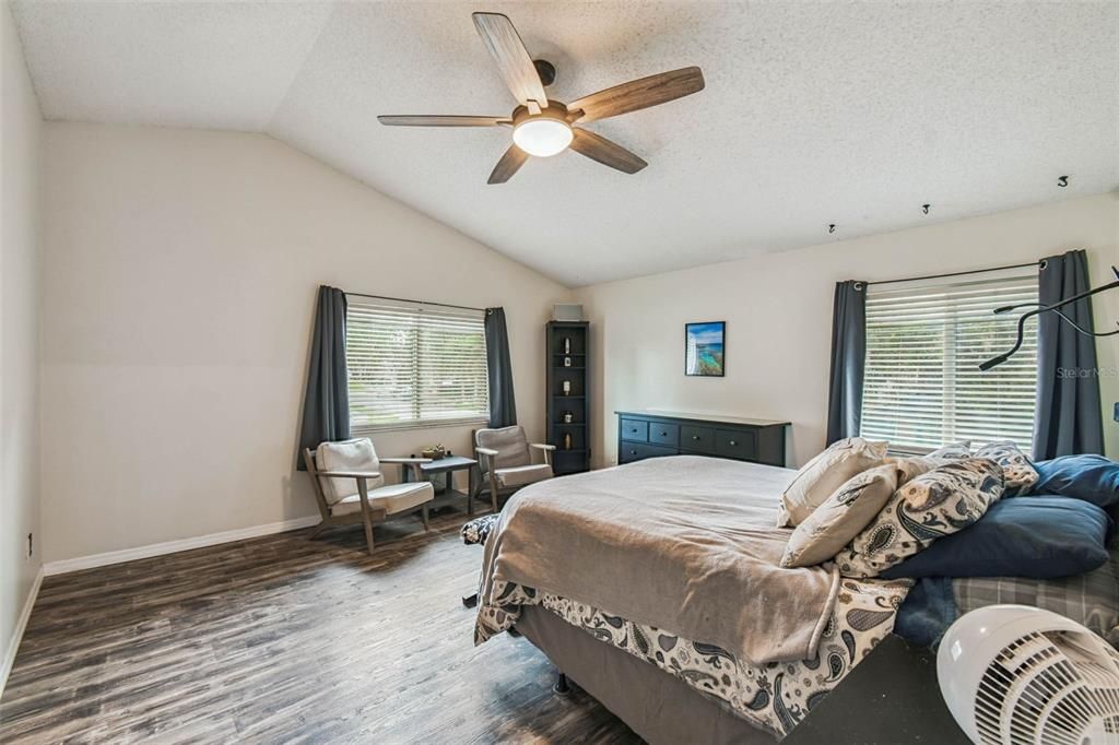 На продажу: $575,000 (4 спален, 2 ванн, 2413 Квадратных фут)