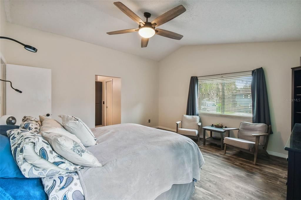 На продажу: $575,000 (4 спален, 2 ванн, 2413 Квадратных фут)