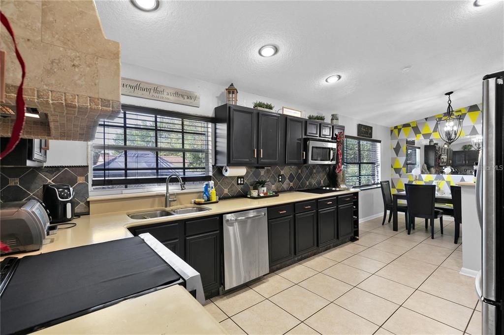 待售: $485,000 (4 贝兹, 2 浴室, 2226 平方英尺)