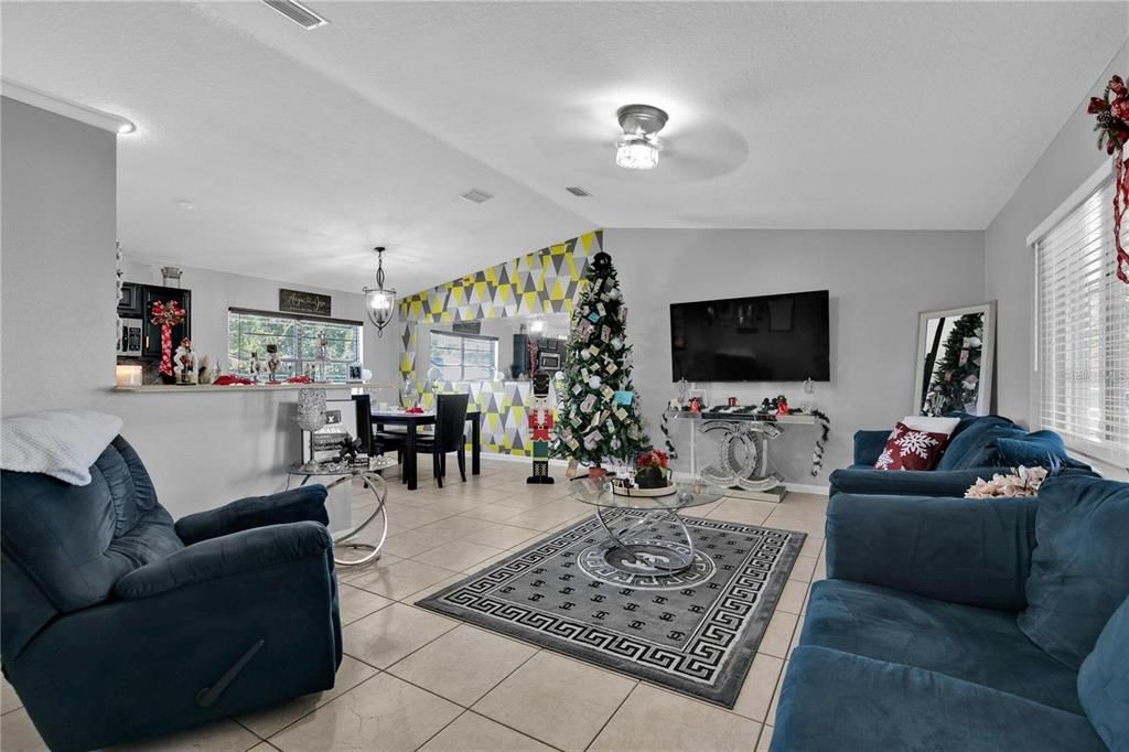 待售: $485,000 (4 贝兹, 2 浴室, 2226 平方英尺)