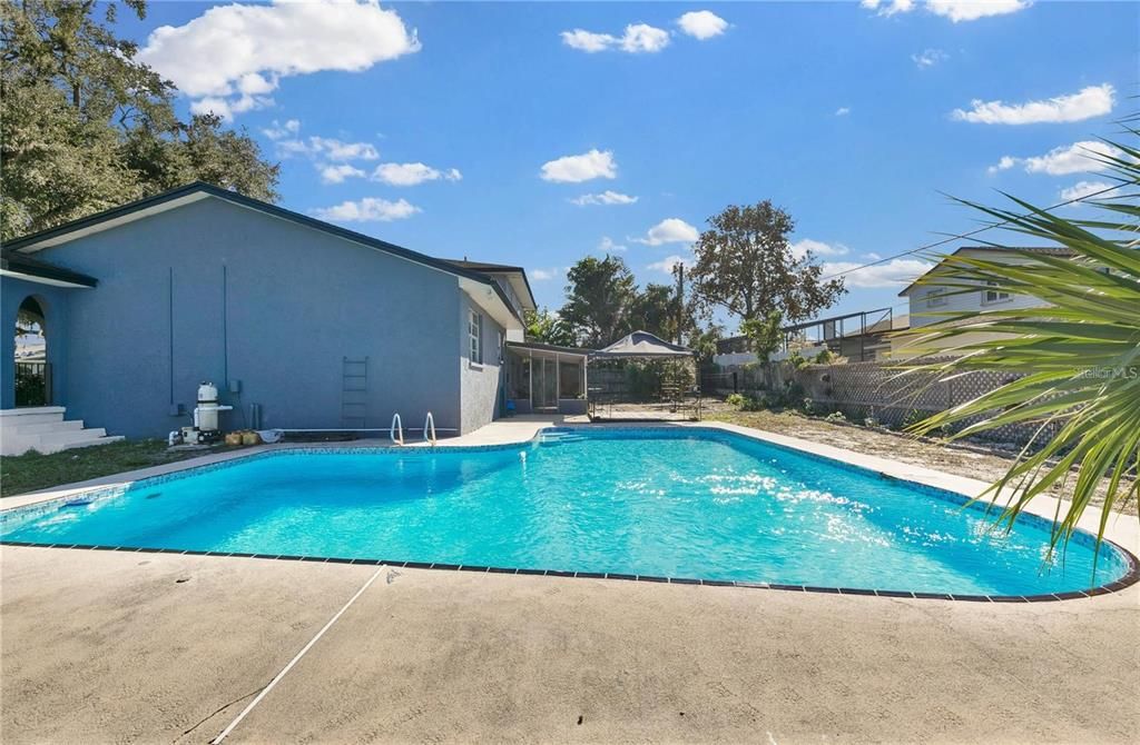 待售: $485,000 (4 贝兹, 2 浴室, 2226 平方英尺)