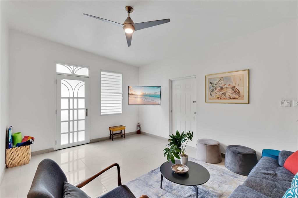 Active With Contract: $615,000 (9 beds, 5 baths, 3600 Square Feet)