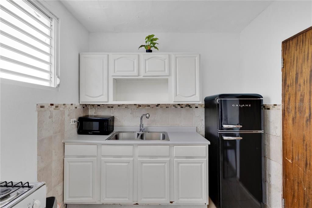 Active With Contract: $615,000 (9 beds, 5 baths, 3600 Square Feet)