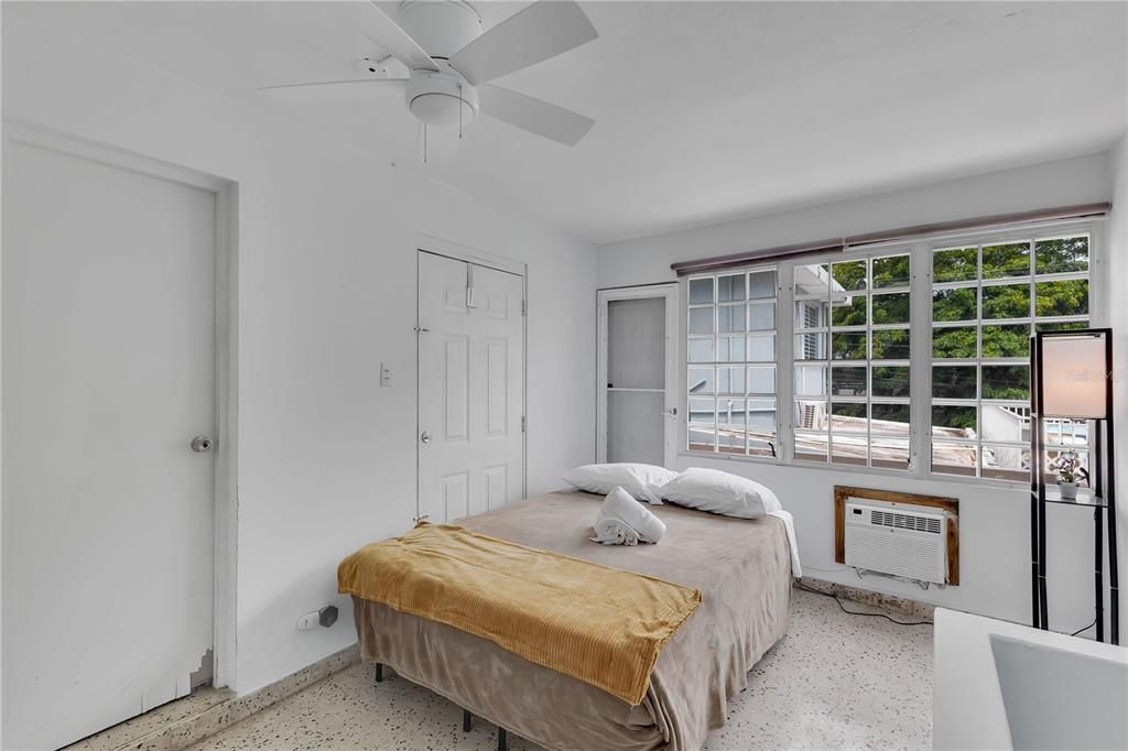 Active With Contract: $615,000 (9 beds, 5 baths, 3600 Square Feet)