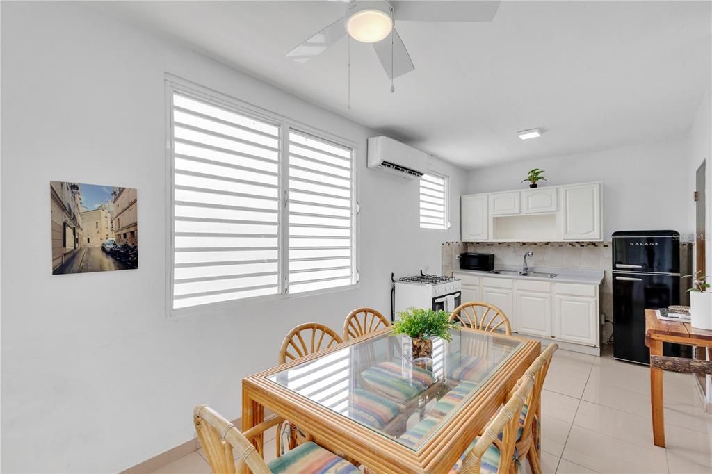 Active With Contract: $615,000 (9 beds, 5 baths, 3600 Square Feet)