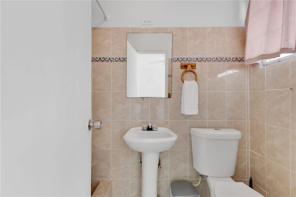 Active With Contract: $615,000 (9 beds, 5 baths, 3600 Square Feet)