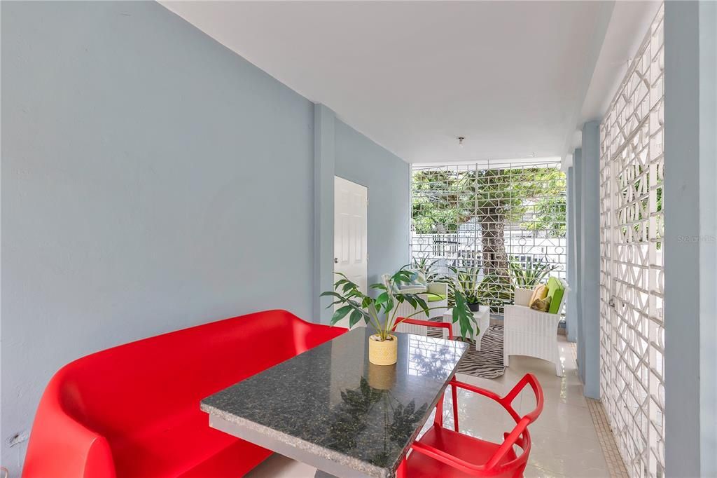 Active With Contract: $615,000 (9 beds, 5 baths, 3600 Square Feet)