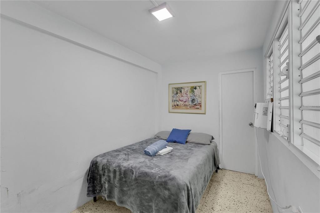 Active With Contract: $615,000 (9 beds, 5 baths, 3600 Square Feet)