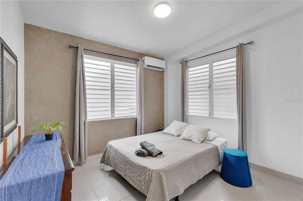 Active With Contract: $615,000 (9 beds, 5 baths, 3600 Square Feet)