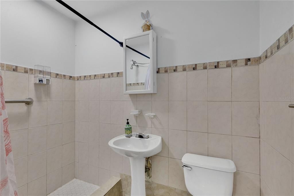 Active With Contract: $615,000 (9 beds, 5 baths, 3600 Square Feet)