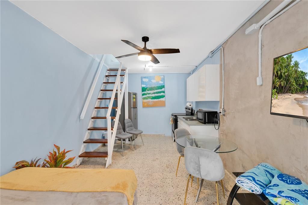 Active With Contract: $615,000 (9 beds, 5 baths, 3600 Square Feet)