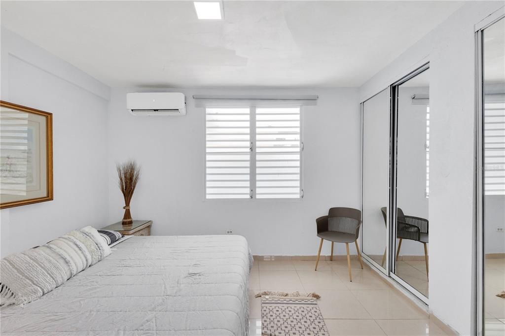 Active With Contract: $615,000 (9 beds, 5 baths, 3600 Square Feet)