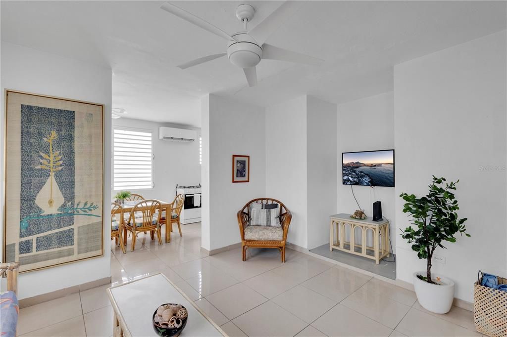 Active With Contract: $615,000 (9 beds, 5 baths, 3600 Square Feet)