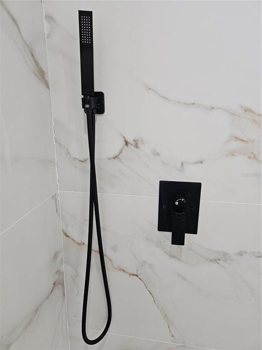 For Sale: $359,000 (4 beds, 2 baths, 1674 Square Feet)