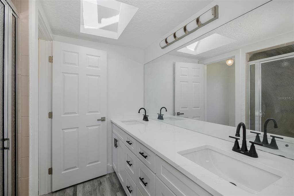 На продажу: $449,900 (2 спален, 2 ванн, 1480 Квадратных фут)