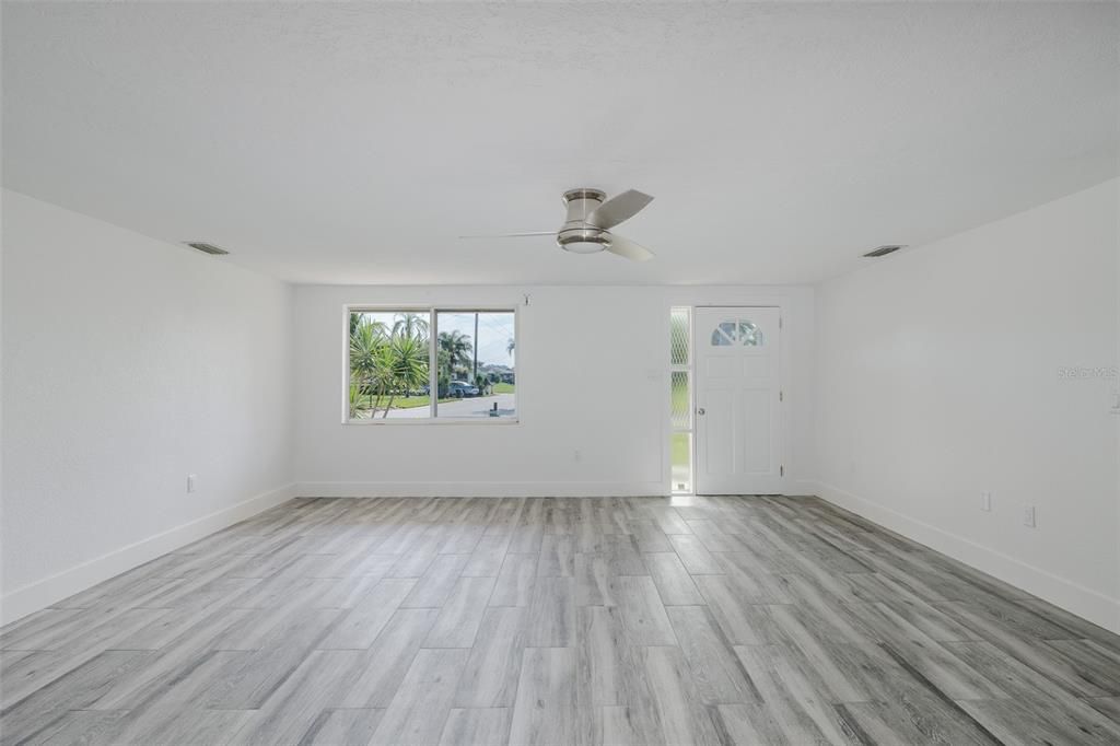 На продажу: $449,900 (2 спален, 2 ванн, 1480 Квадратных фут)