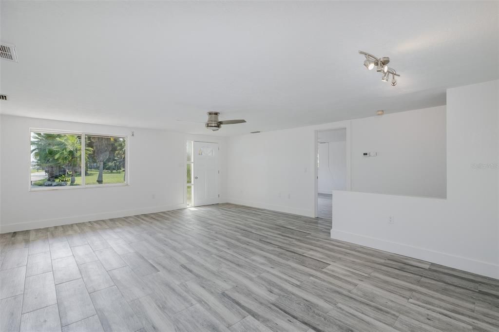 На продажу: $449,900 (2 спален, 2 ванн, 1480 Квадратных фут)