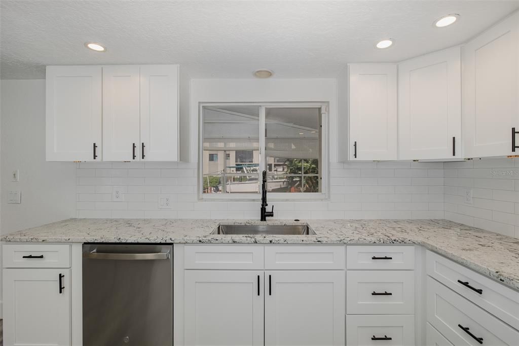 На продажу: $449,900 (2 спален, 2 ванн, 1480 Квадратных фут)