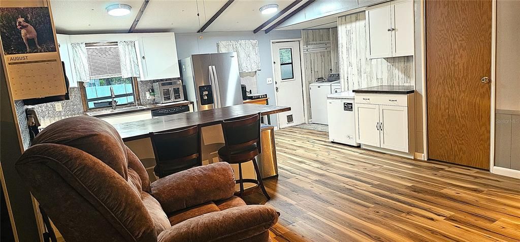 合同活跃: $220,000 (3 贝兹, 2 浴室, 1040 平方英尺)