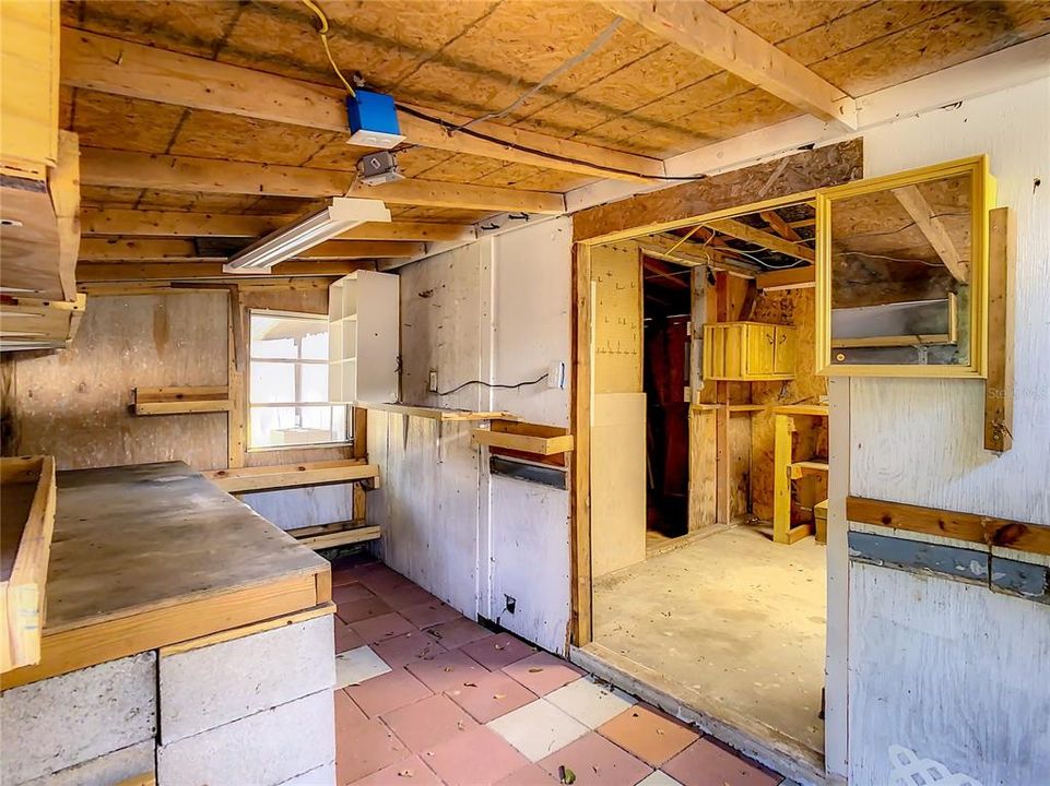 合同活跃: $220,000 (3 贝兹, 2 浴室, 1040 平方英尺)