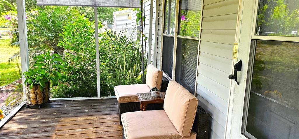 合同活跃: $220,000 (3 贝兹, 2 浴室, 1040 平方英尺)