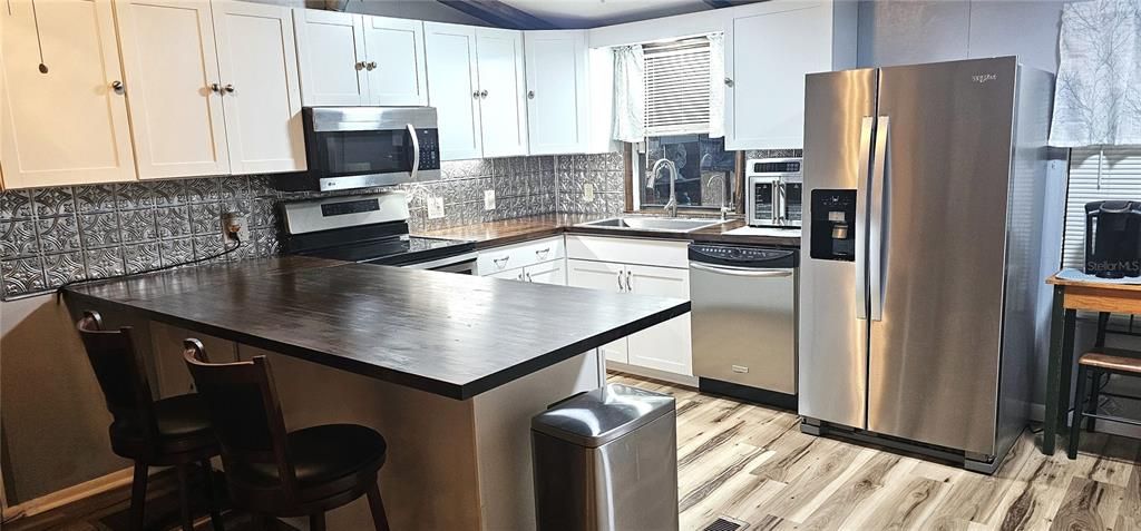 合同活跃: $220,000 (3 贝兹, 2 浴室, 1040 平方英尺)