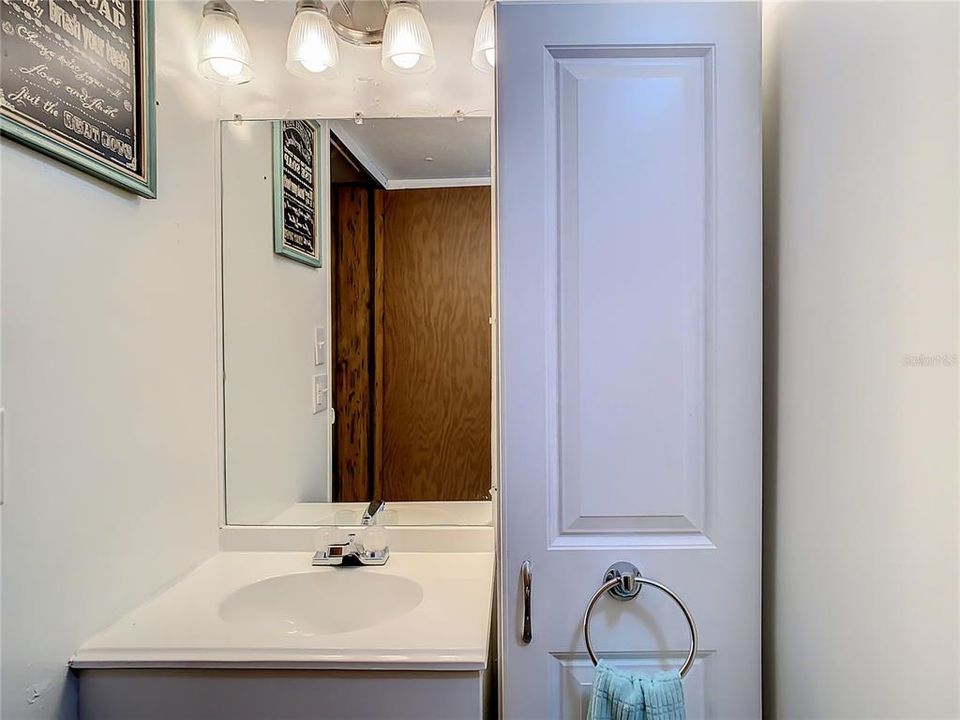 合同活跃: $220,000 (3 贝兹, 2 浴室, 1040 平方英尺)