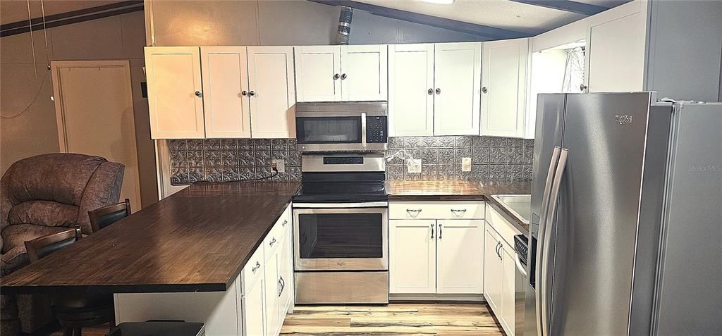 合同活跃: $220,000 (3 贝兹, 2 浴室, 1040 平方英尺)