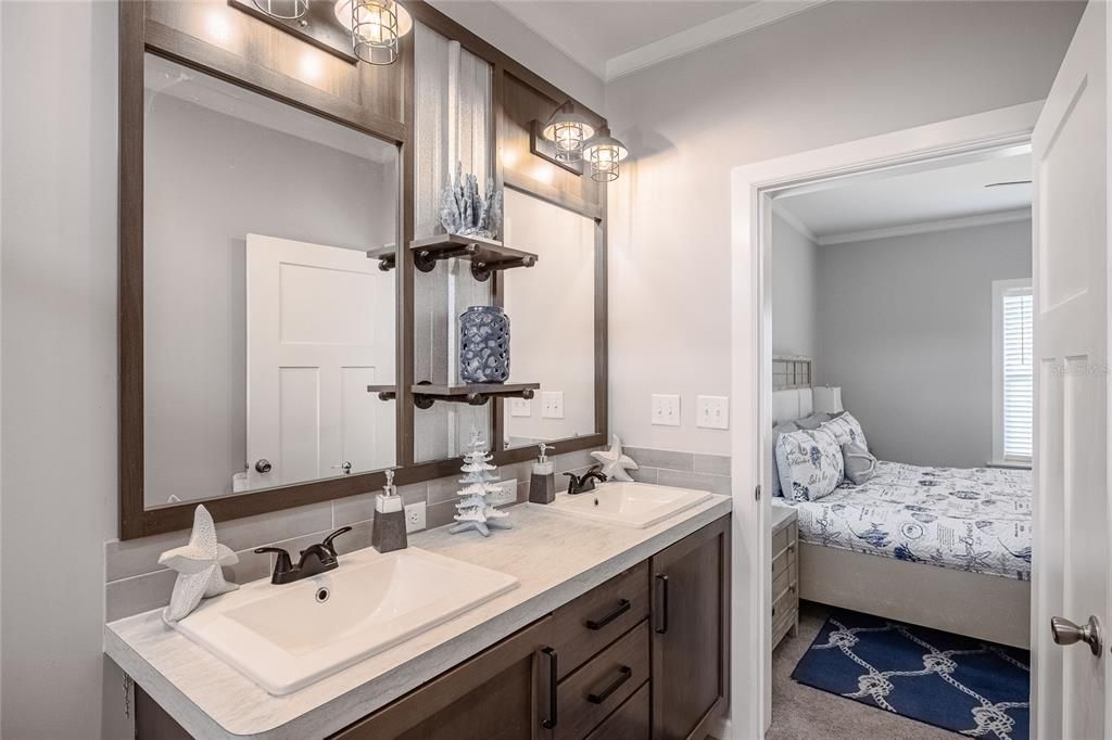 En Venta: $297,900 (3 camas, 2 baños, 1135 Pies cuadrados)