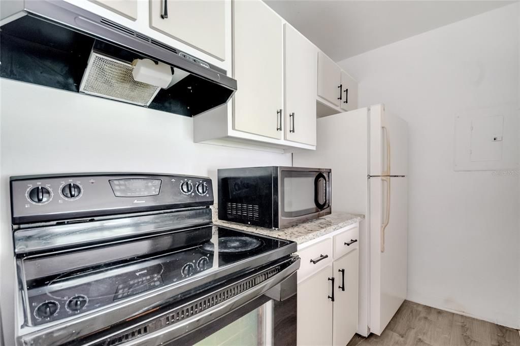 На продажу: $170,000 (2 спален, 2 ванн, 910 Квадратных фут)