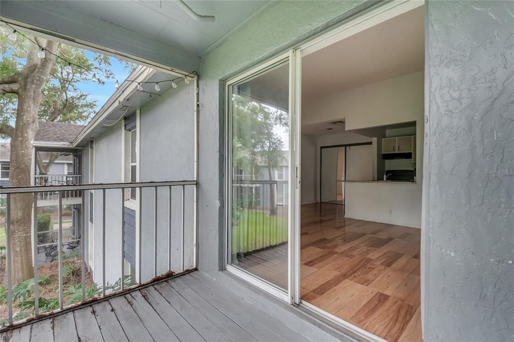 На продажу: $170,000 (2 спален, 2 ванн, 910 Квадратных фут)