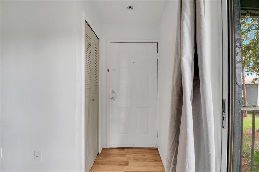 На продажу: $170,000 (2 спален, 2 ванн, 910 Квадратных фут)