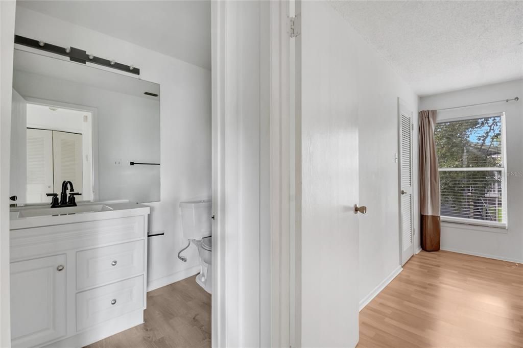 На продажу: $170,000 (2 спален, 2 ванн, 910 Квадратных фут)