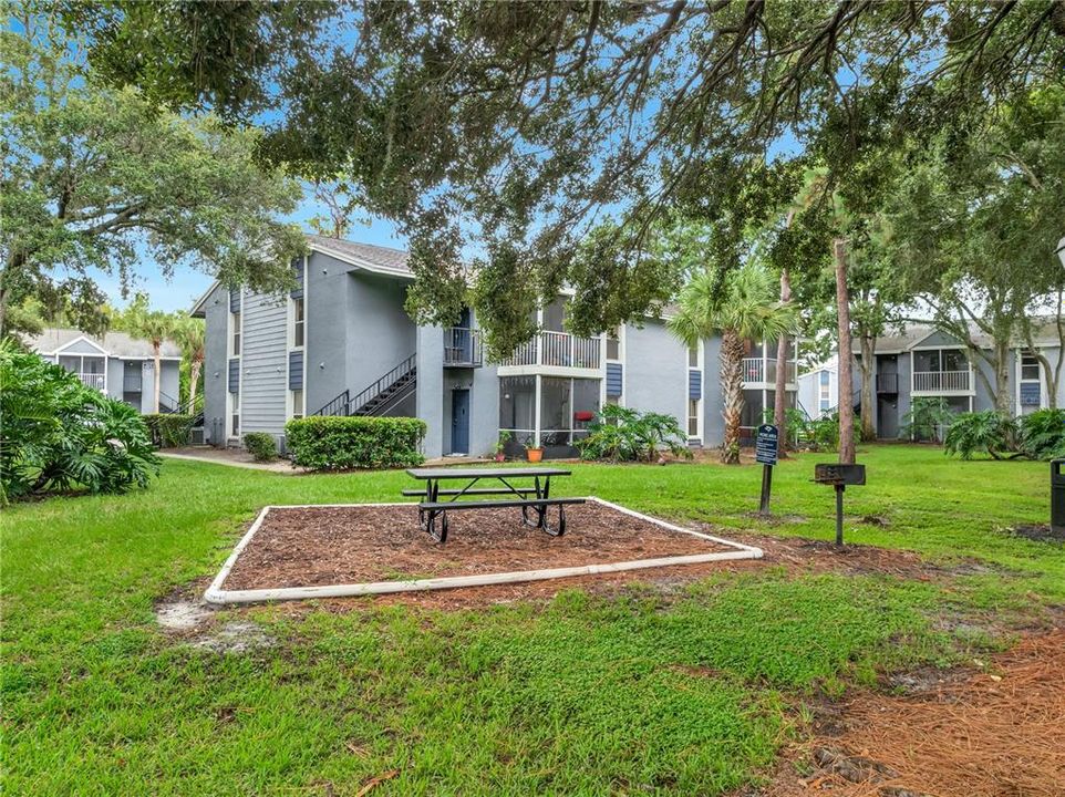 На продажу: $170,000 (2 спален, 2 ванн, 910 Квадратных фут)