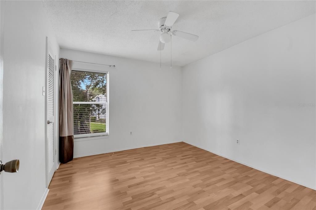 На продажу: $170,000 (2 спален, 2 ванн, 910 Квадратных фут)