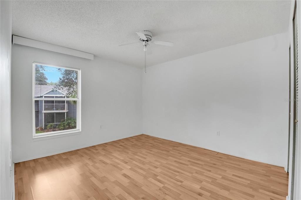 На продажу: $170,000 (2 спален, 2 ванн, 910 Квадратных фут)