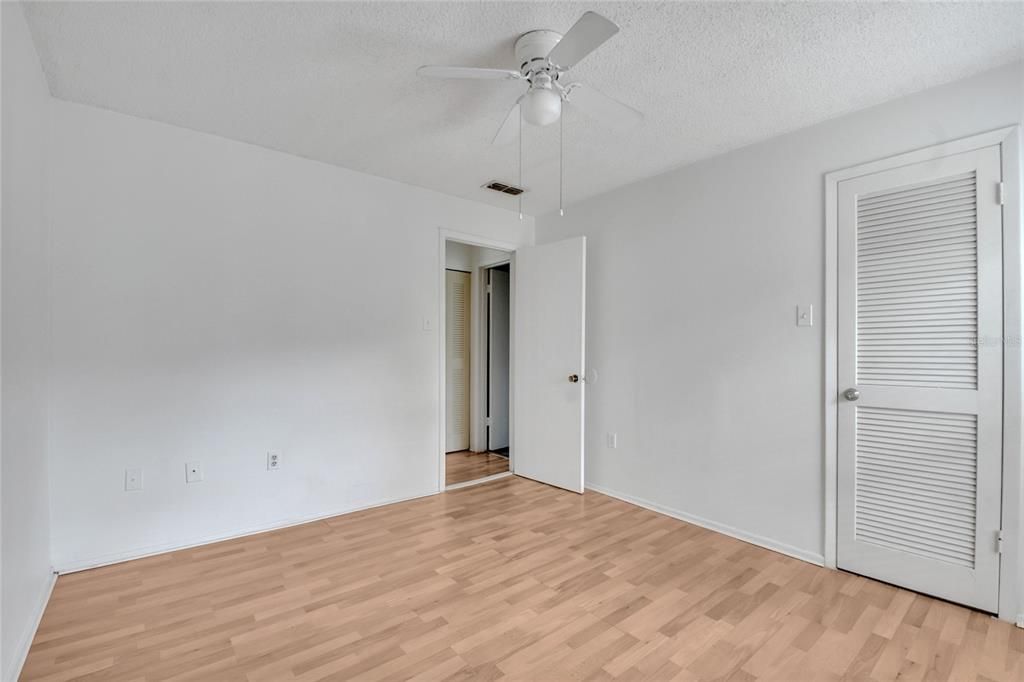 На продажу: $170,000 (2 спален, 2 ванн, 910 Квадратных фут)