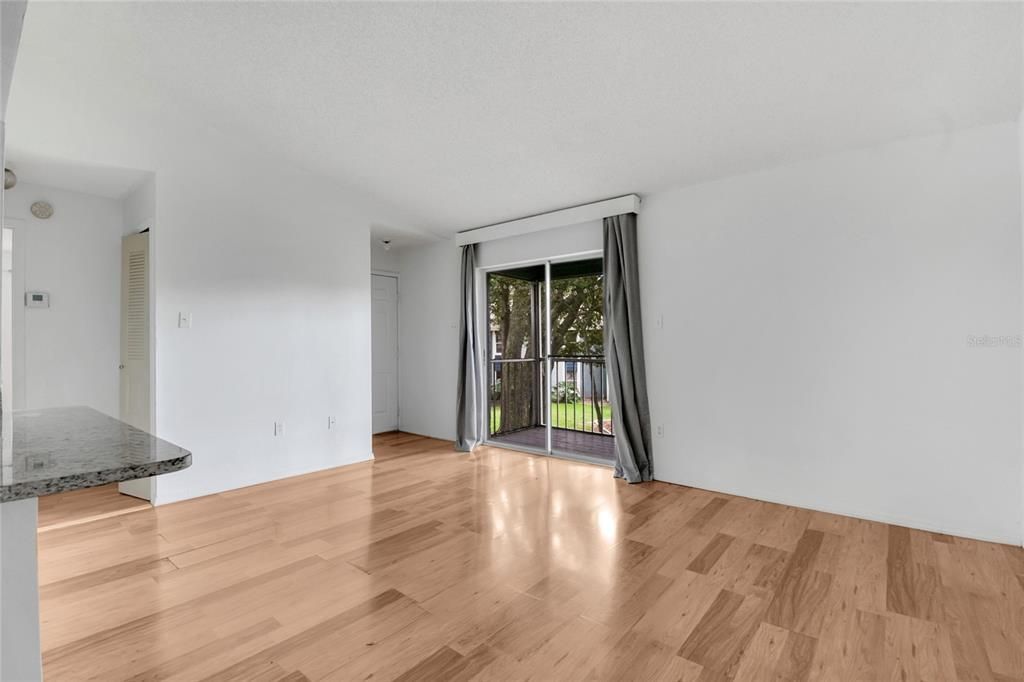 На продажу: $170,000 (2 спален, 2 ванн, 910 Квадратных фут)