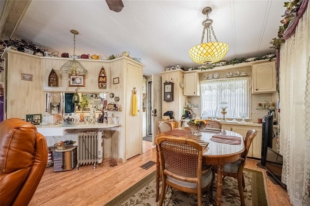 待售: $144,000 (2 贝兹, 2 浴室, 1066 平方英尺)